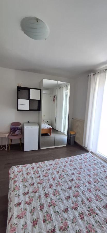 Apartments Villa Milenka Новаля Екстериор снимка