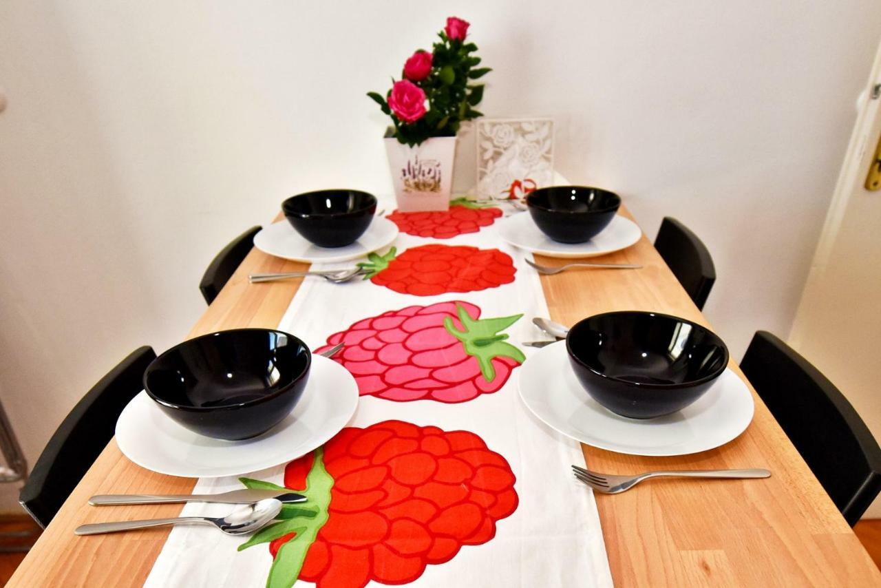 Apartments Villa Milenka Новаля Екстериор снимка