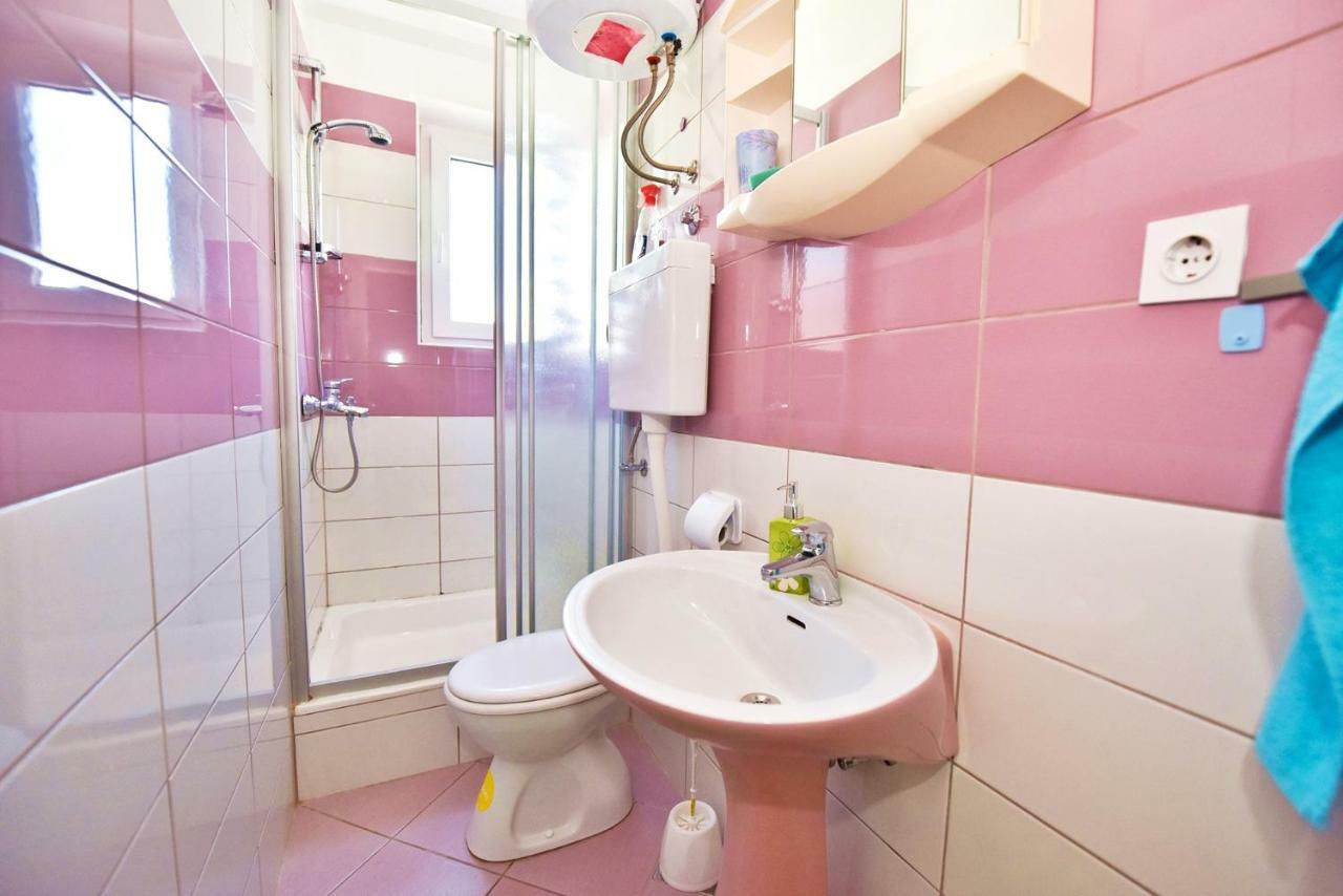 Apartments Villa Milenka Новаля Екстериор снимка