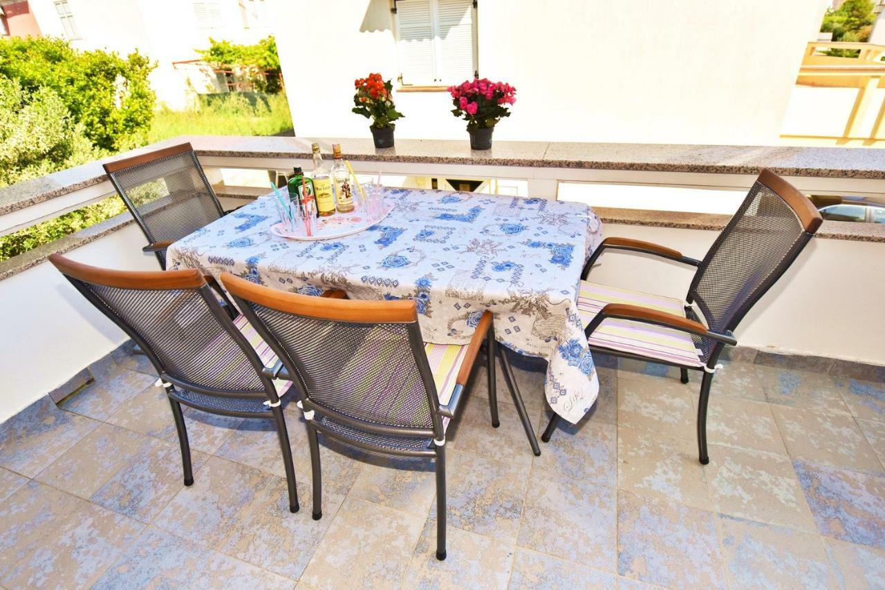 Apartments Villa Milenka Новаля Екстериор снимка