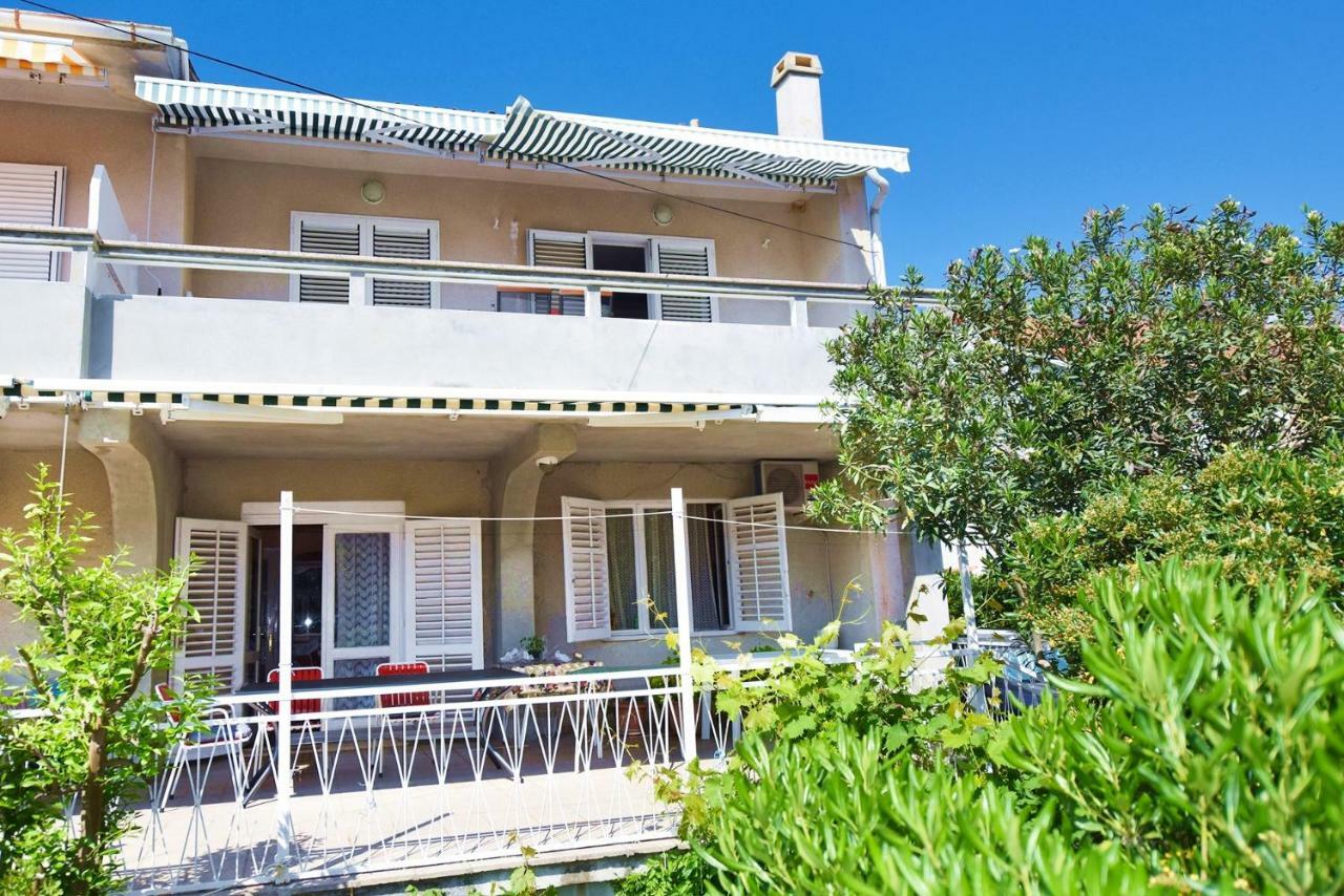 Apartments Villa Milenka Новаля Екстериор снимка