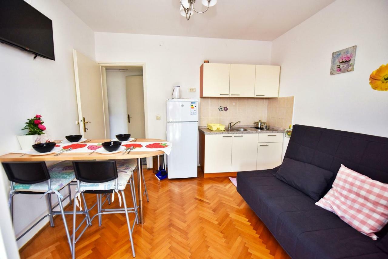 Apartments Villa Milenka Новаля Екстериор снимка